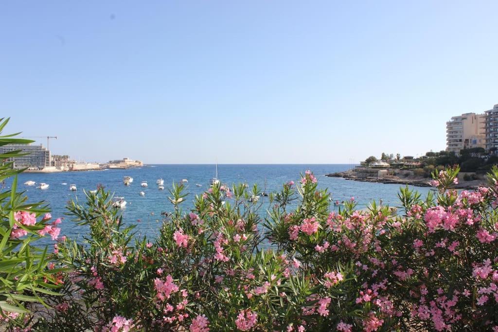 Sunny 2 Bedroom, 2 Bathrooms, Seaside Apt. Sliema Exterior photo