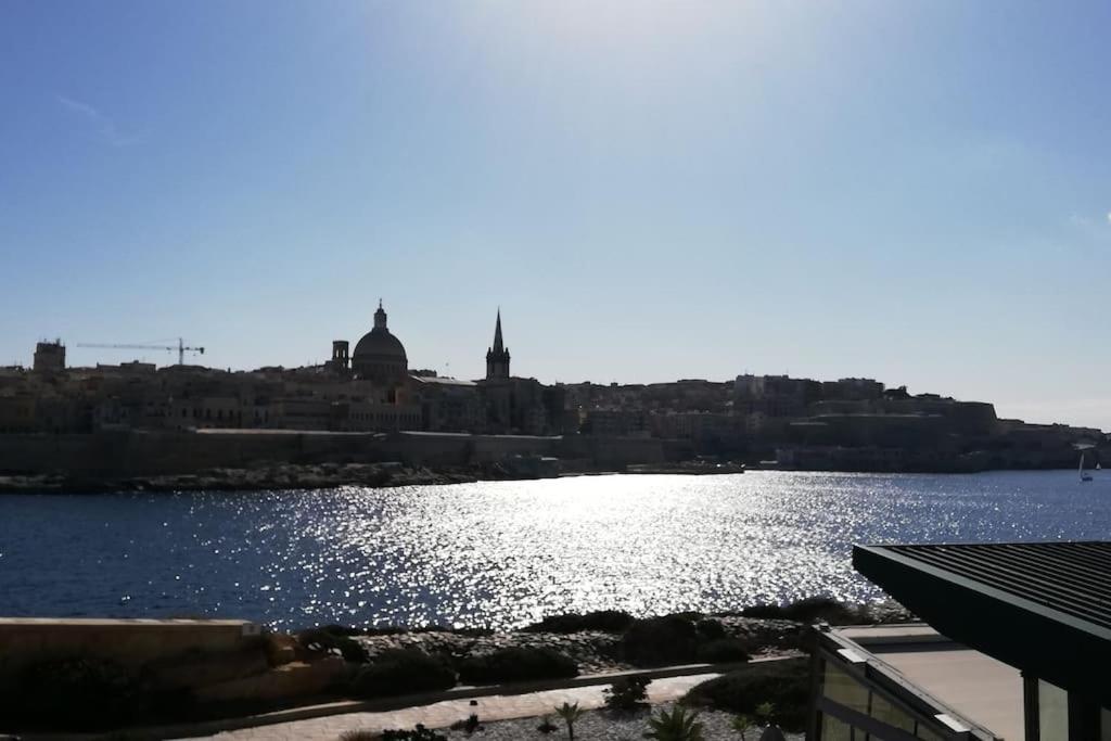 Sunny 2 Bedroom, 2 Bathrooms, Seaside Apt. Sliema Exterior photo